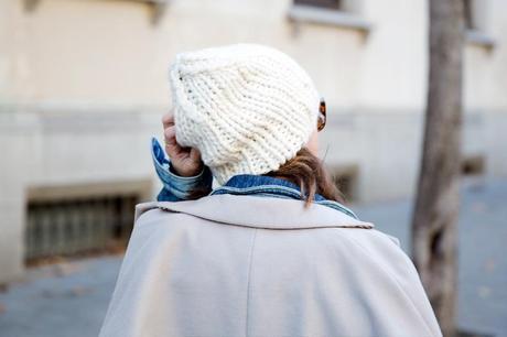 Beanie-Ripped_Jeans-Oversize_Coat-Outfit-Street_Style-20