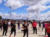 Último muévete junto estrecho imágenes