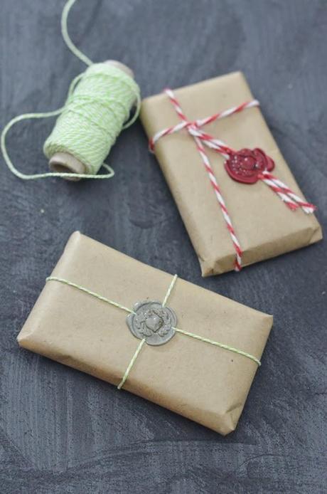 Turrones variados de chocolate negro y blanco