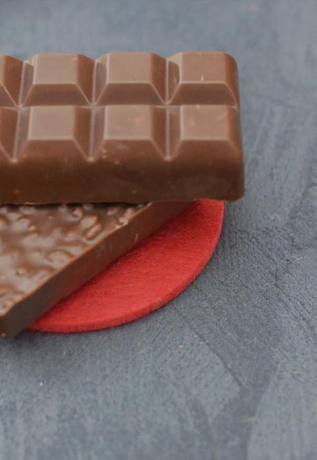 Turrones variados de chocolate negro y blanco