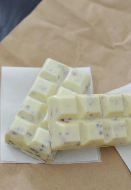 Turrones variados de chocolate negro y blanco