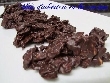 Rocas de chocolate y almendras