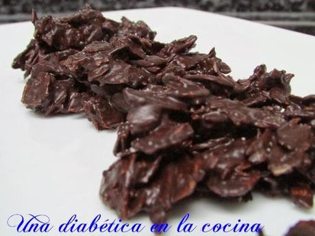 Rocas de chocolate y almendras