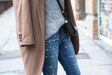 Embroidered_Jeans-Abercrombie-Knitwear-Camel_Coat-Street_Style-Outfit-11