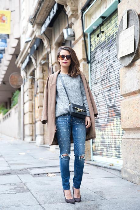 Embroidered_Jeans-Abercrombie-Knitwear-Camel_Coat-Street_Style-Outfit-25