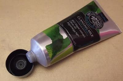 Leche limpiadora con extracto de algas marinas de DeBa BIO VITAL