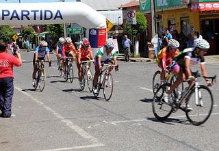 CICLISTAS DE TODO CHILE Y ARGENTINA PARTICIPARON EN LA VUELTA FEMENINA FREIRE 2013