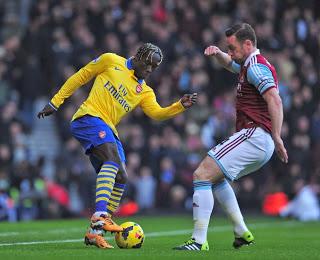 Walcott resucita al Arsenal