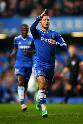 Hazard permite al Chelsea seguir peleando