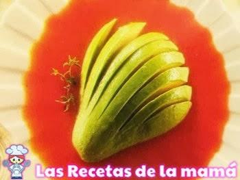 Aguacate con salsa de tomate