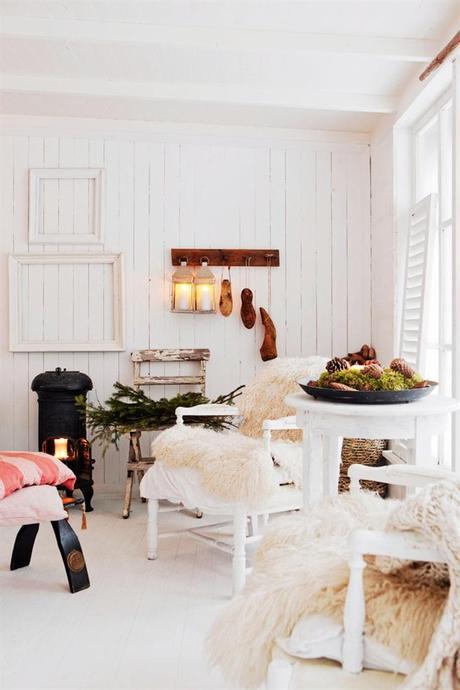 Una cabaña al norte de Estocolmo. Decoracion vintage muy navideña.