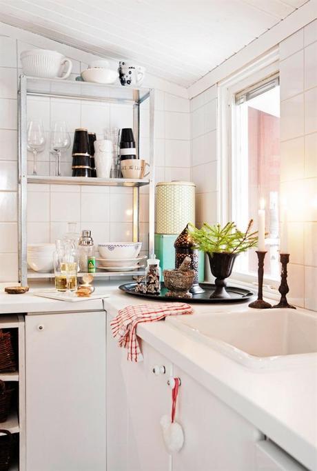 Una cabaña al norte de Estocolmo. Decoracion vintage muy navideña.