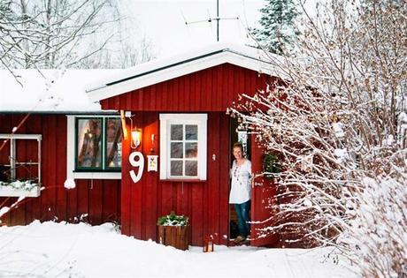 Una cabaña al norte de Estocolmo. Decoracion vintage muy navideña.