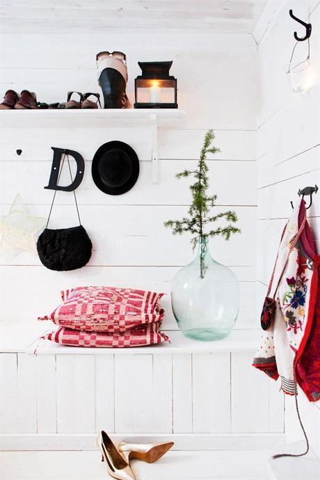 Una cabaña al norte de Estocolmo. Decoracion vintage muy navideña.