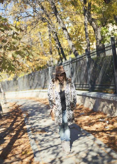 street style barbara crespo warm and wild outfit animal print coat fashion blogger