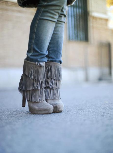 street style barbara crespo warm and wild outfit animal print coat fashion blogger
