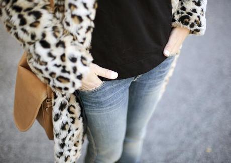 street style barbara crespo warm and wild outfit animal print coat fashion blogger