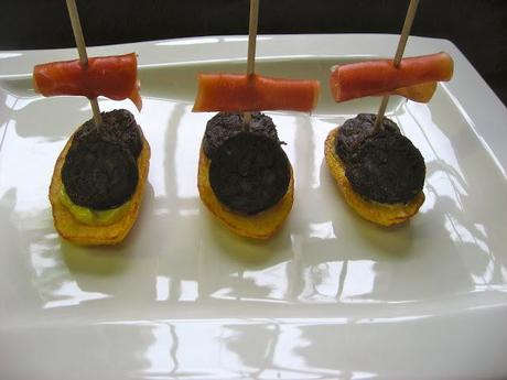BARCOS DE PATATA CON MORCILLA Y JAMÓN