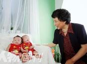 mujer gemelas después