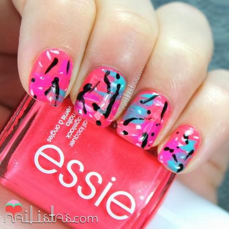 Uñas con estampado noventero