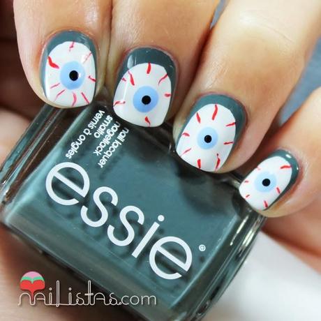 Uñas decoradas con ojos