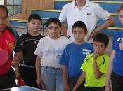 Entrenador japonés isao nakandakare dirigió campamento entrenamiento tenis mesa