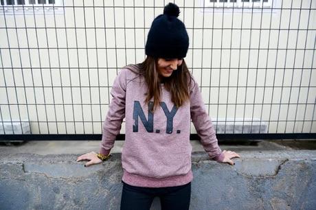 STREET STYLE INSPIRATION; BEANIE HATS.-