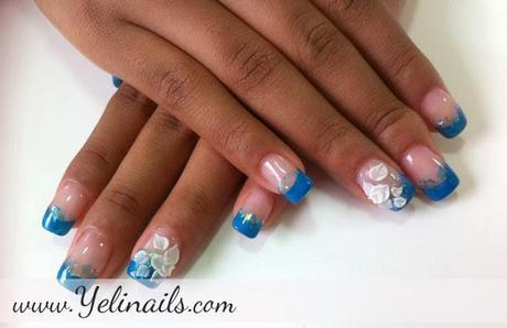 Uñas acrílicas con puntas azules. - Paperblog