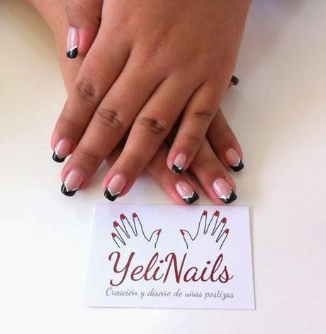 Uñas de gel decoradas.