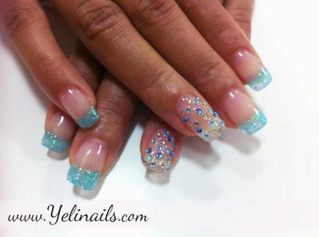Uñas de gel con glitter.