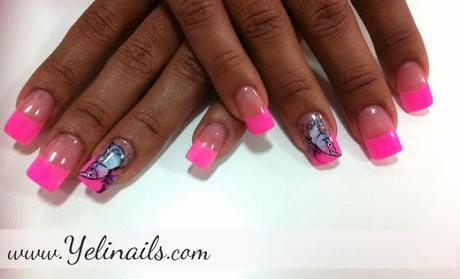 Uñas acrílicas con francesa rosa chicle.