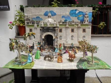 Imágenes de un pesebre hecho con papel y cartón