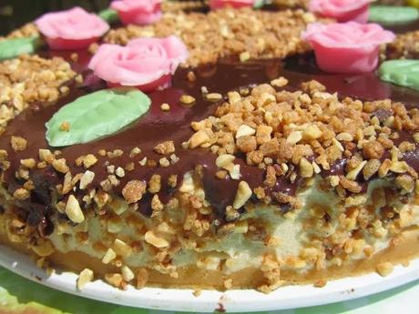 Tarta helada de turrón y chocolate
