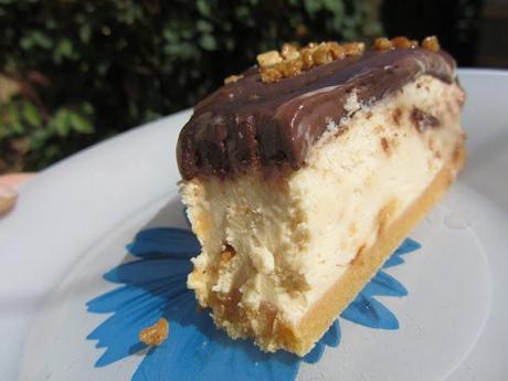 Tarta helada de turrón y chocolate