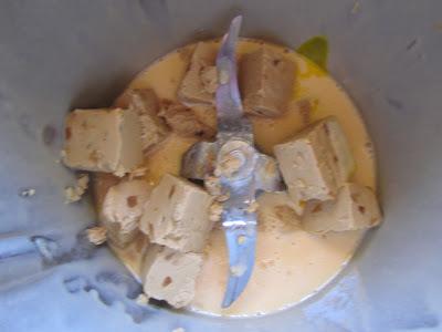 Tarta helada de turrón y chocolate