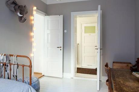 suelos de madera de roble puertas correderas dobles estilo nórdico escandinavo vintage decoración sencilla nórdica decoración renovación pisos segunda mano decoración nórdica escandinava decoración en blanco blog interiores escandinavos blog decoración interiores nórdicos 