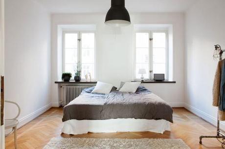 suelos de madera de roble puertas correderas dobles estilo nórdico escandinavo vintage decoración sencilla nórdica decoración renovación pisos segunda mano decoración nórdica escandinava decoración en blanco blog interiores escandinavos blog decoración interiores nórdicos 