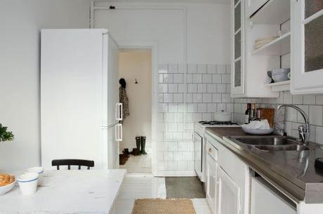 suelos de madera de roble puertas correderas dobles estilo nórdico escandinavo vintage decoración sencilla nórdica decoración renovación pisos segunda mano decoración nórdica escandinava decoración en blanco blog interiores escandinavos blog decoración interiores nórdicos 