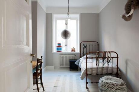 suelos de madera de roble puertas correderas dobles estilo nórdico escandinavo vintage decoración sencilla nórdica decoración renovación pisos segunda mano decoración nórdica escandinava decoración en blanco blog interiores escandinavos blog decoración interiores nórdicos 