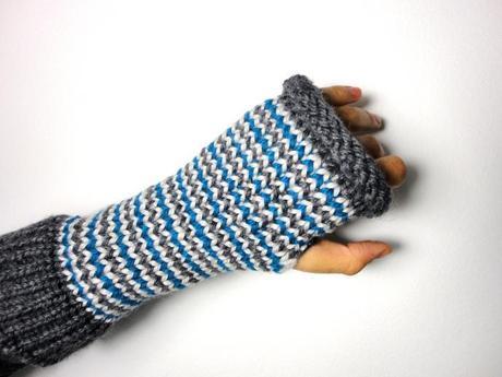 How to loom knit mittens fingerless gloves 24 pegs