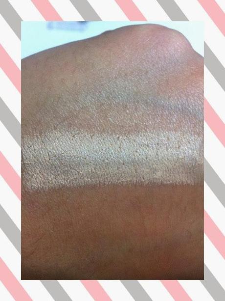 Lápiz iluminador de Chella en el tono Ivory Lace