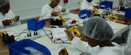 Empresas abren fábricas de dispositivos móviles en Haití