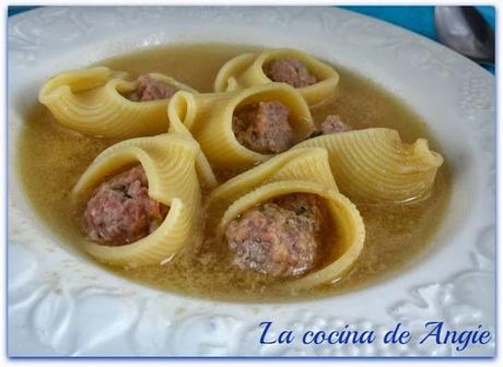 SOPA DE GALETS RELLENOS