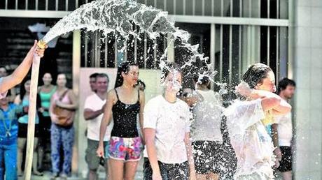 Mal dormir, calor y falta de luz: un combo explosivo que afecta la salud