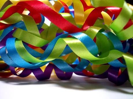 RECICLA LAS SERPENTINAS DE LA FIESTA DE FIN DE AÑO