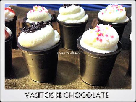 VASITOS DE CHOCOLATE RELLENOS.