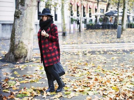 street style barbara crespo autumn leaves puerta alcala madrid fashion blogger outfit street style barbara crespo autumn leaves puerta alcala madrid fashion blogger outfit