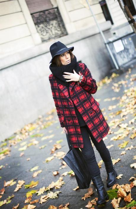 street style barbara crespo autumn leaves puerta alcala madrid fashion blogger outfit street style barbara crespo autumn leaves puerta alcala madrid fashion blogger outfit