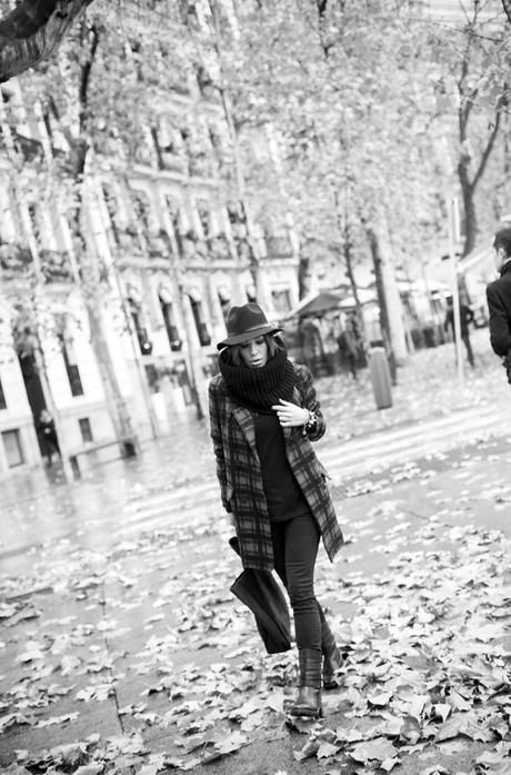street style barbara crespo autumn leaves puerta alcala madrid fashion blogger outfit street style barbara crespo autumn leaves puerta alcala madrid fashion blogger outfit