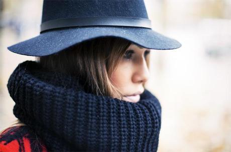 street style barbara crespo autumn leaves puerta alcala madrid fashion blogger outfit street style barbara crespo autumn leaves puerta alcala madrid fashion blogger outfit